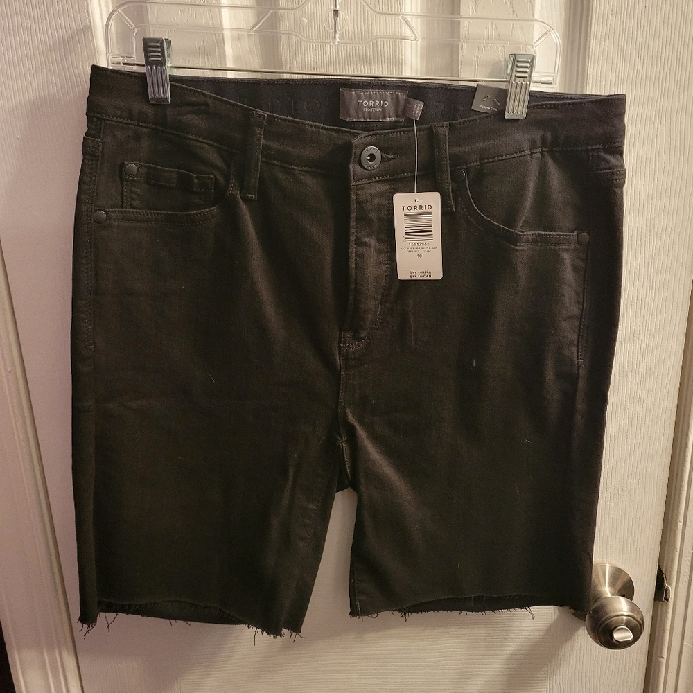 NWT TORRID BLACK BERMUDA SHORTS